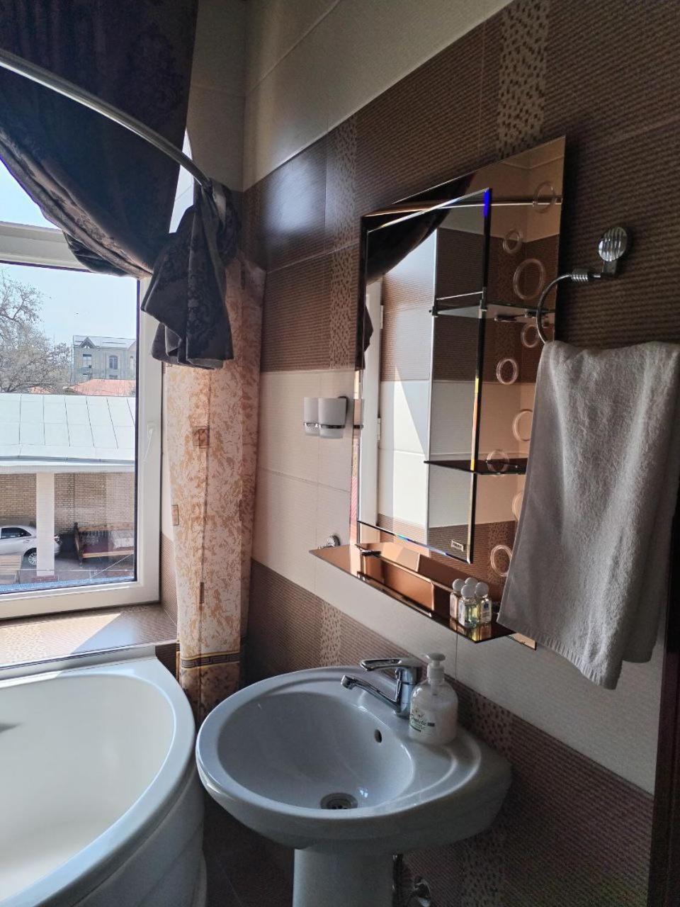 Guest House "Rohat Lux" Самарканд Екстериор снимка